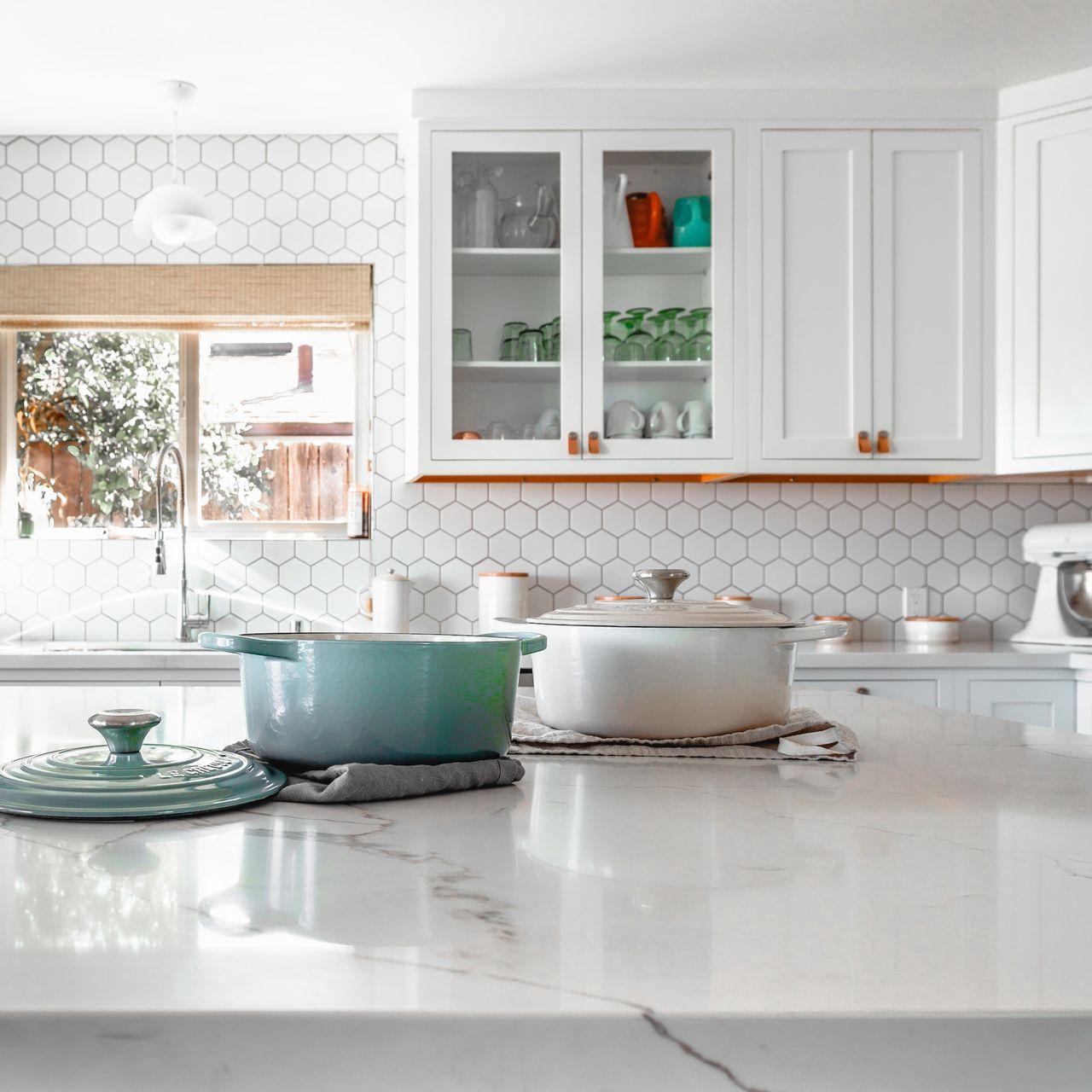 two cooking pots on kitchen island